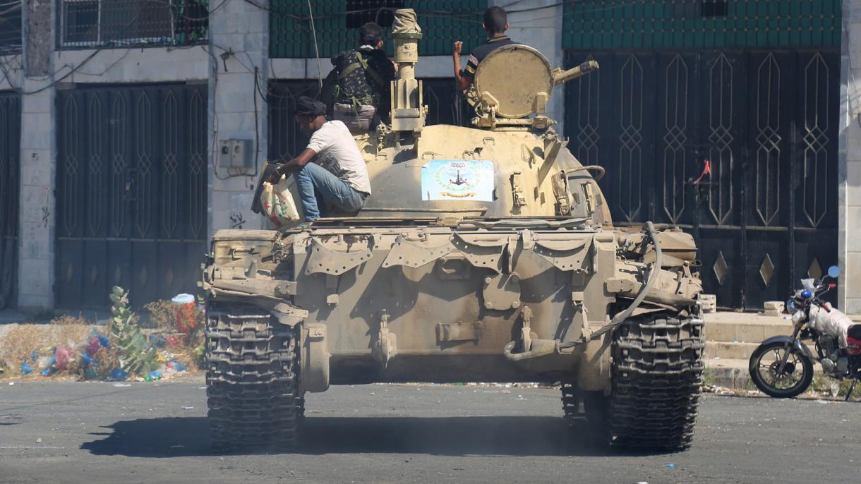 也门政府军与胡塞武装激战12人丧生
