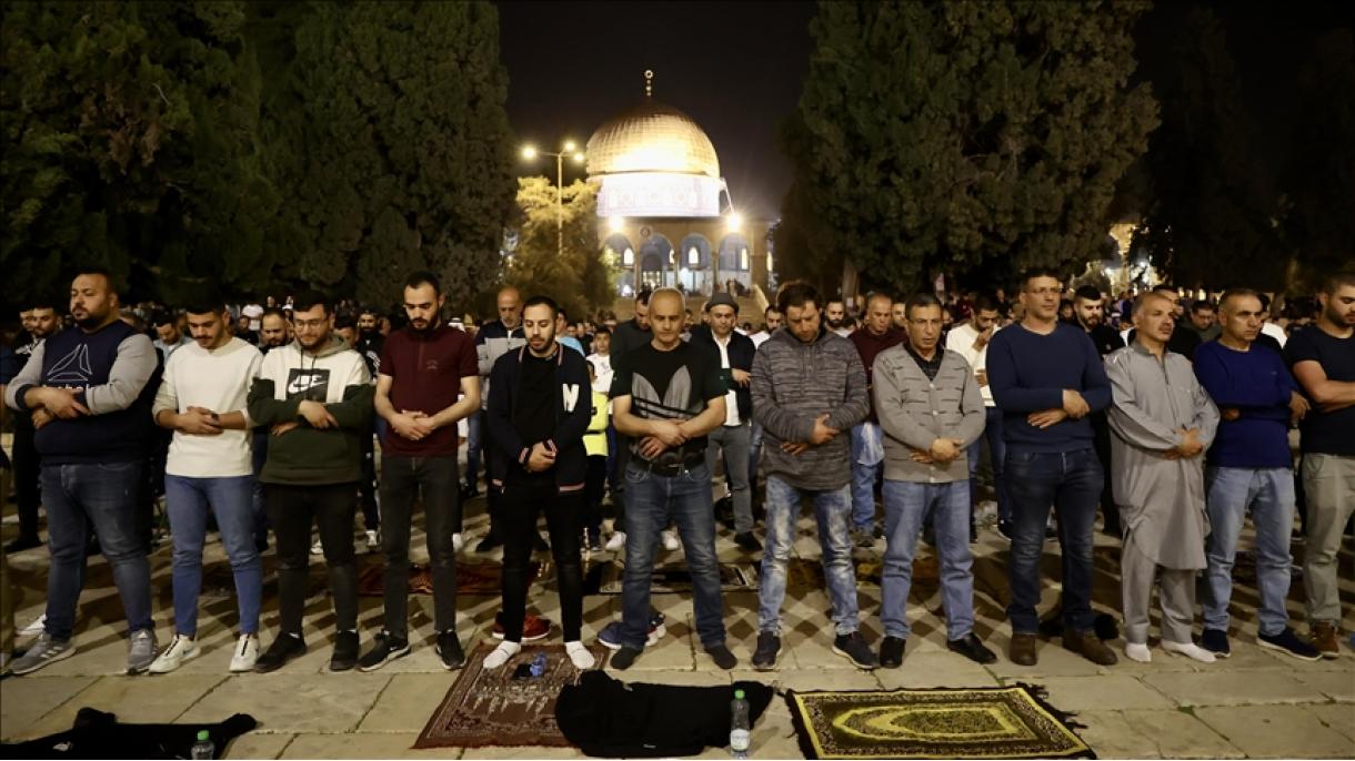 هزاران فلسطینی در نخستین شب ماه رمضان نماز تراویح را در مسجدالاقصی اقامه کردند