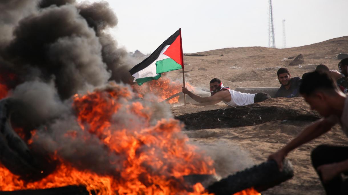 Aereo israeliano attacca i palestinesi durante le pacifiche manifestazioni