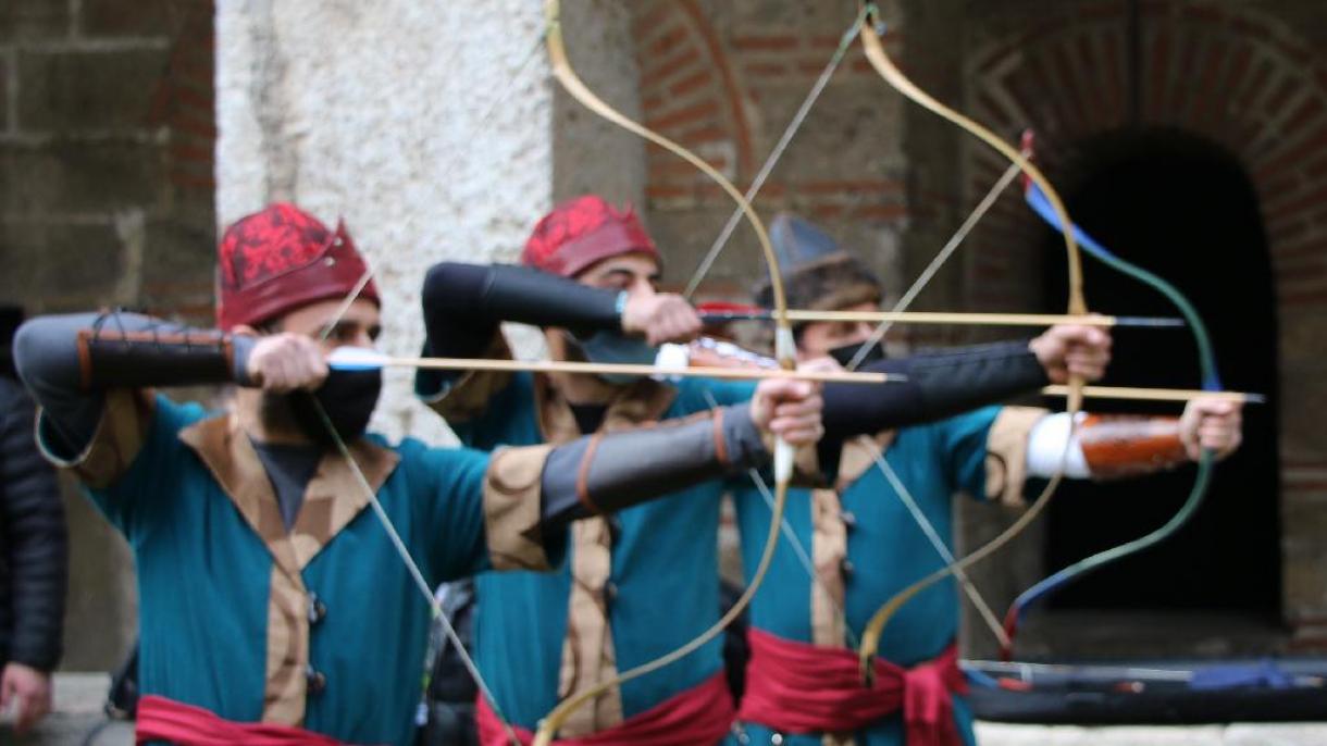 Во Северна Македонија започна курс по традиционално турско стрелаштво