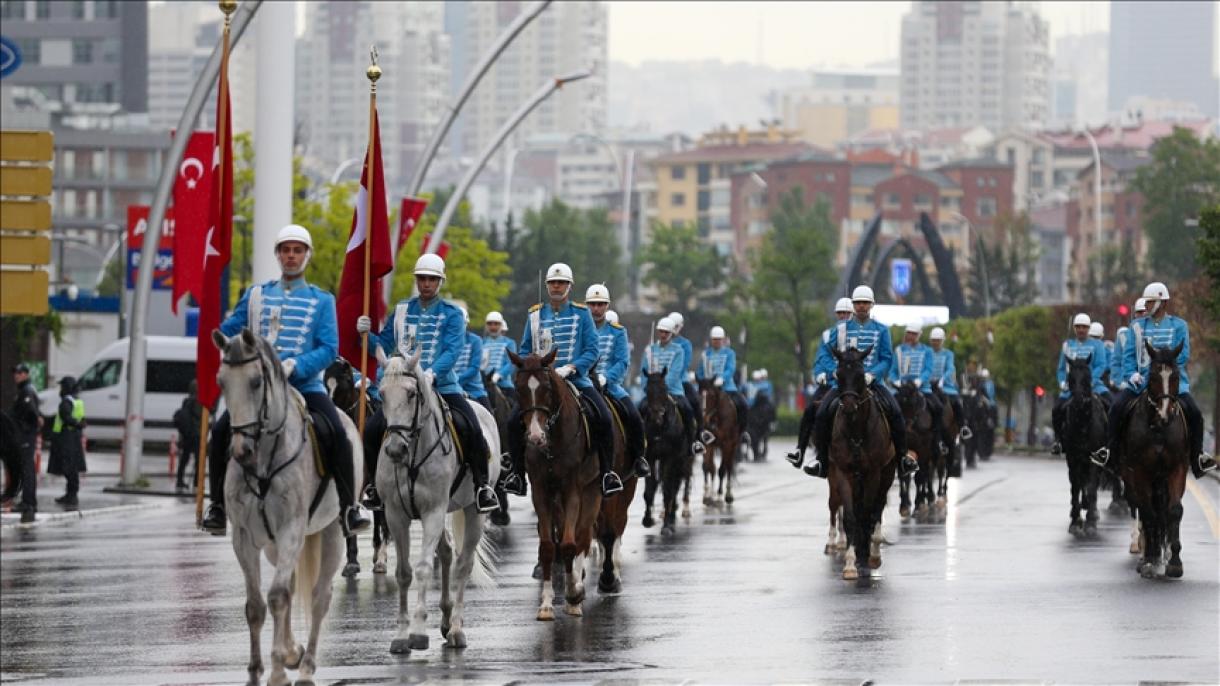 استقبال گارد تشریفات اسب‌سوار از سیزدهمین رئیس جمهور ترکیه