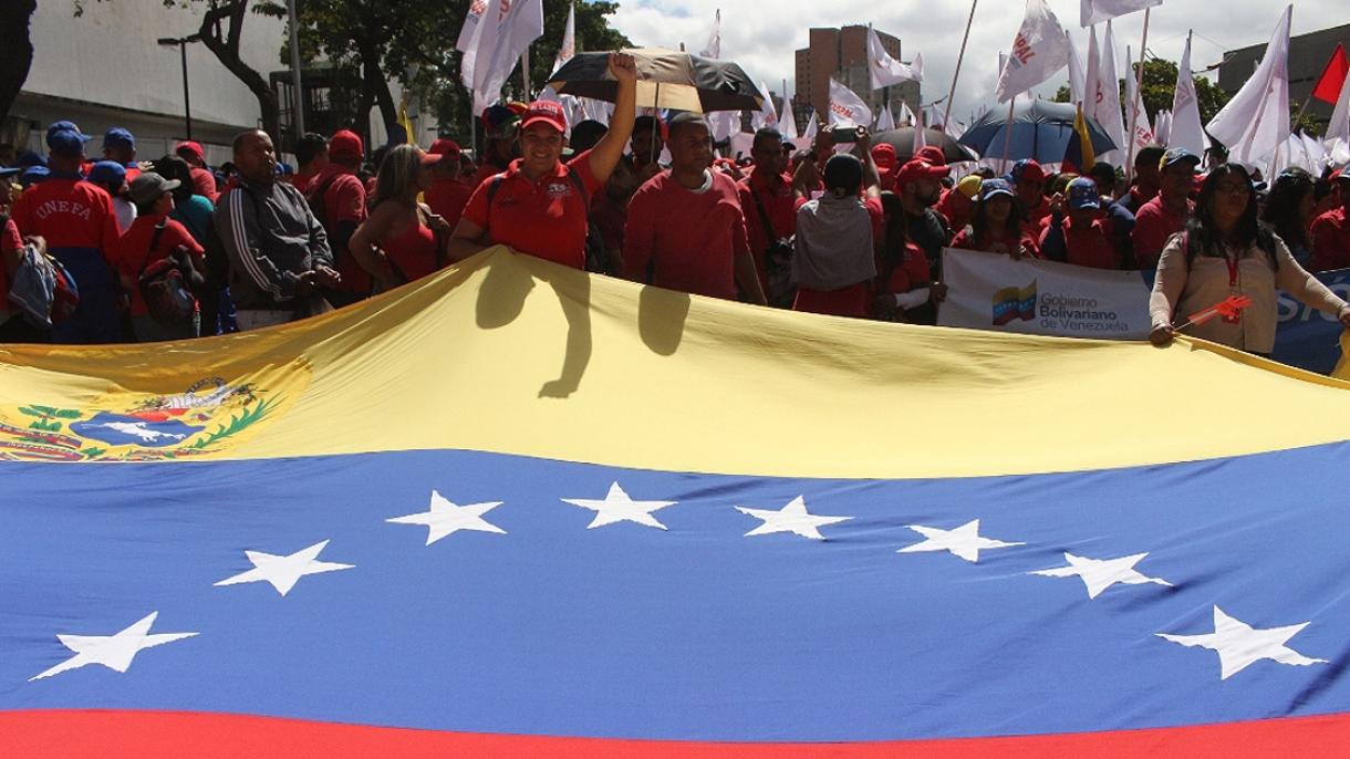 Мадуро призова на митинг привържениците си...
