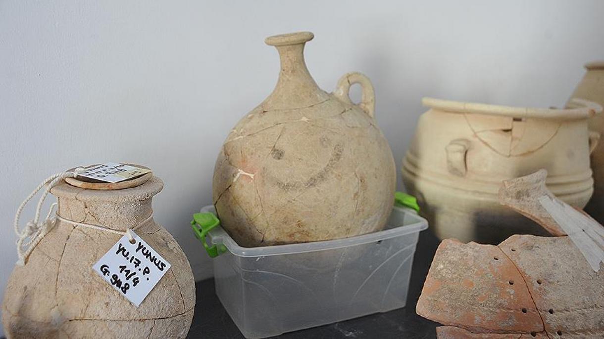 A descoberta de pote antigo em Turquia contesta a origem do Smiley
