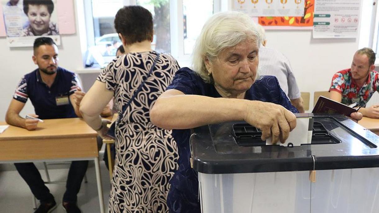 آلبانیادا ائدیلن عمومی سئچیمده رای وئرمه عملیاتی سونا چاتدی