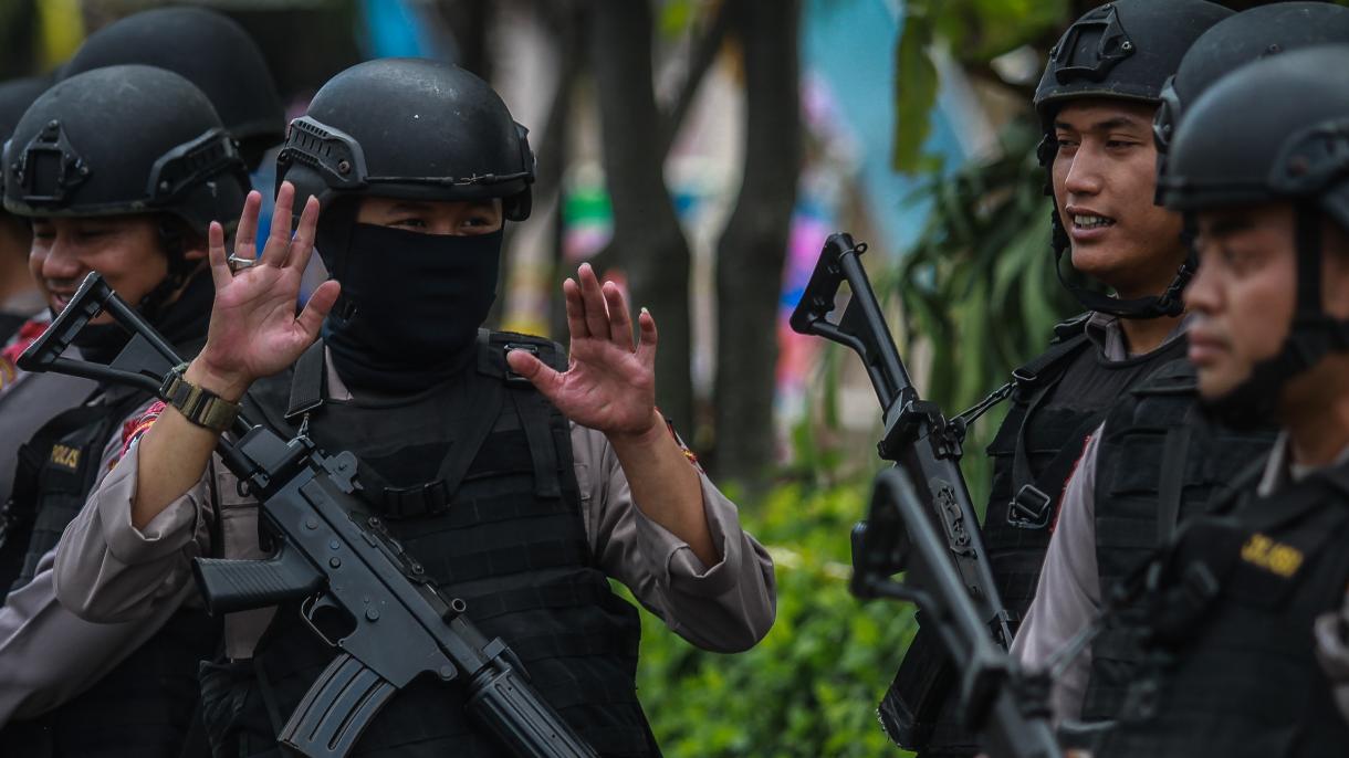 印尼两名民警遭袭