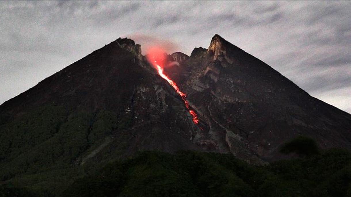 خاکستر و دود آتشفشان مراپی تا ارتفاع 1300 متری فوران می‌کند