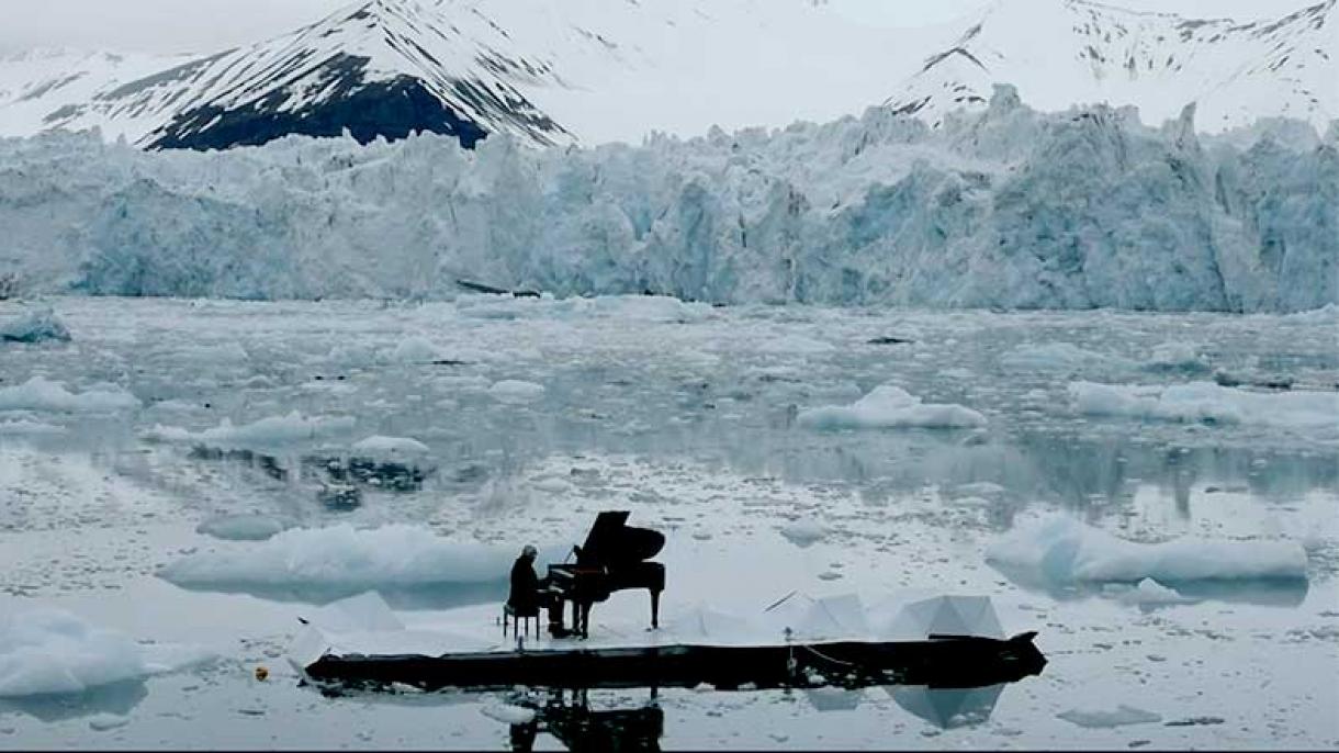 Celebrul pianist şi compozitor Ludovico Einaudi a transmis mesajul:  "Protejaţi Polul Nord"