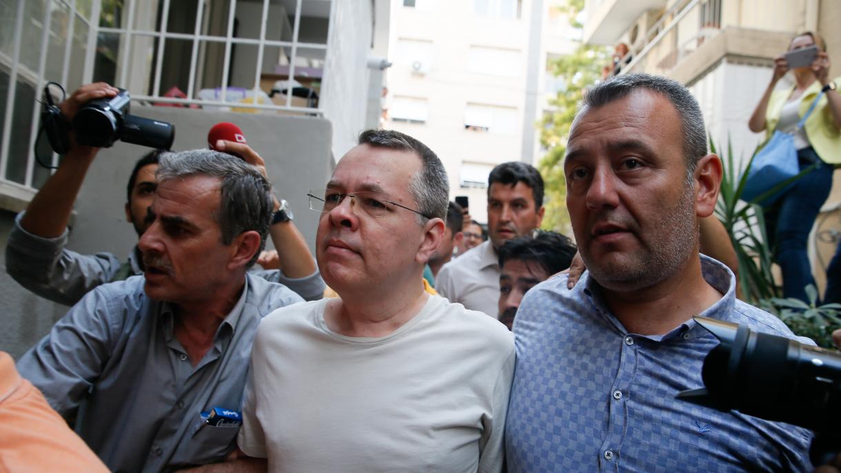 Un tribunale di İzmir  rilascia pastore americano Andrew Brunson