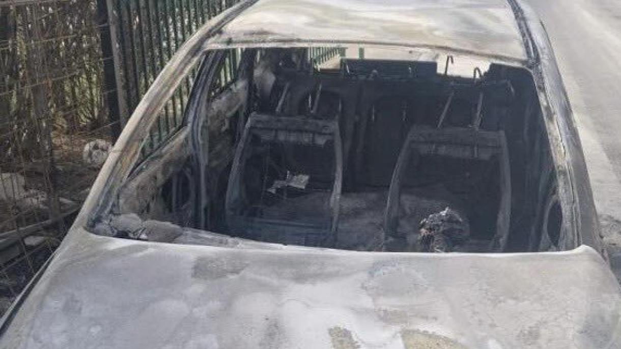 Koszovói rendszámtáblájú autókat gyújtottak fel az ország szerb többségű északi részén
