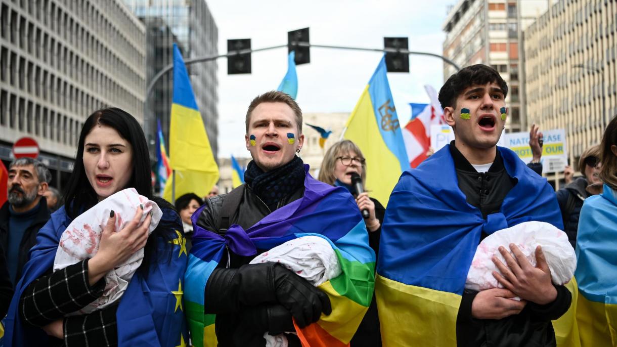 Dünýäniň çar tarapynda Russiýanyň Ukraina garşy başladan hüjümleri protest edilýär