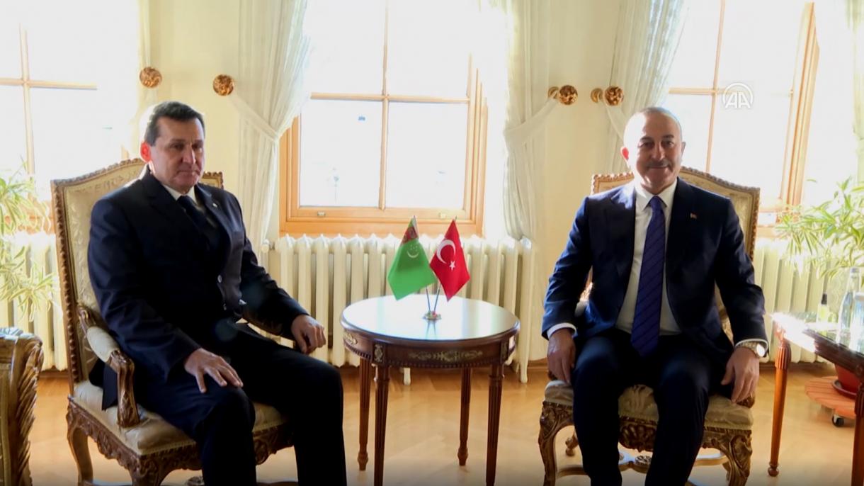 دیدار وزرای امورخارجه ترکیه و ترکمنستان در کاخ دلماباغچه