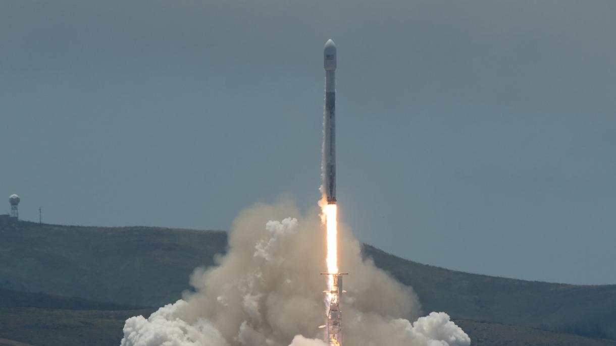 SpaceX şirkəti Falcon 9 ilə kosmosa daha 7 peyk göndərdi