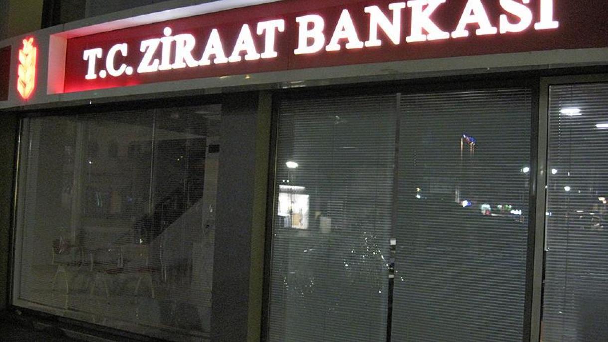 Grecia, attacco contro  sede della banca turca Ziraat Bank