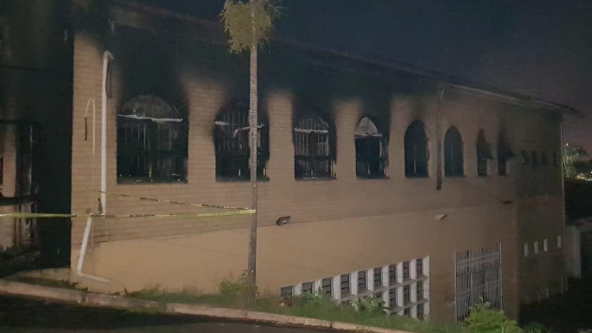 南非一清真寺遭歹徒放火袭击