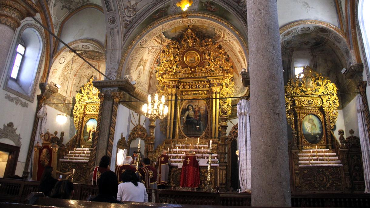 آئین مذهبی ارامنه در کلیسای تاریخی در کایسری