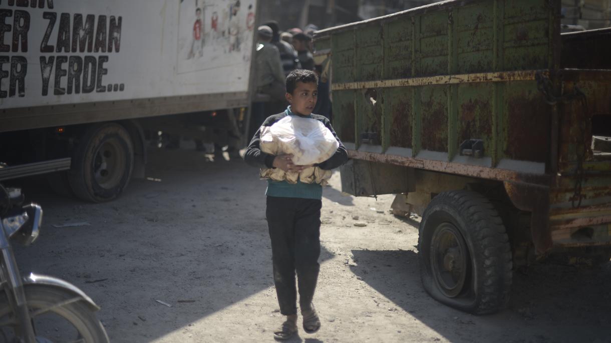土耳其援助物资抵达叙利亚巴卜