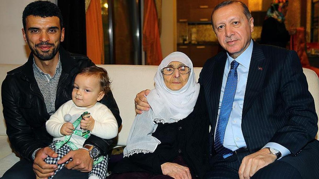 Prezident Erdogan milli motosikletçi Sofuoglynyň öýüne myhman boldy