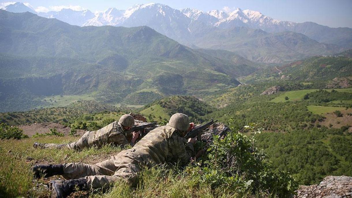 Forças Armadas da Turquia combatem os terroristas do PKK