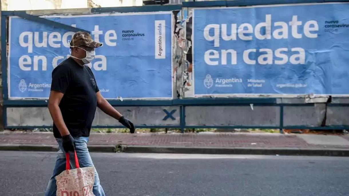 covid calle barbijo gente