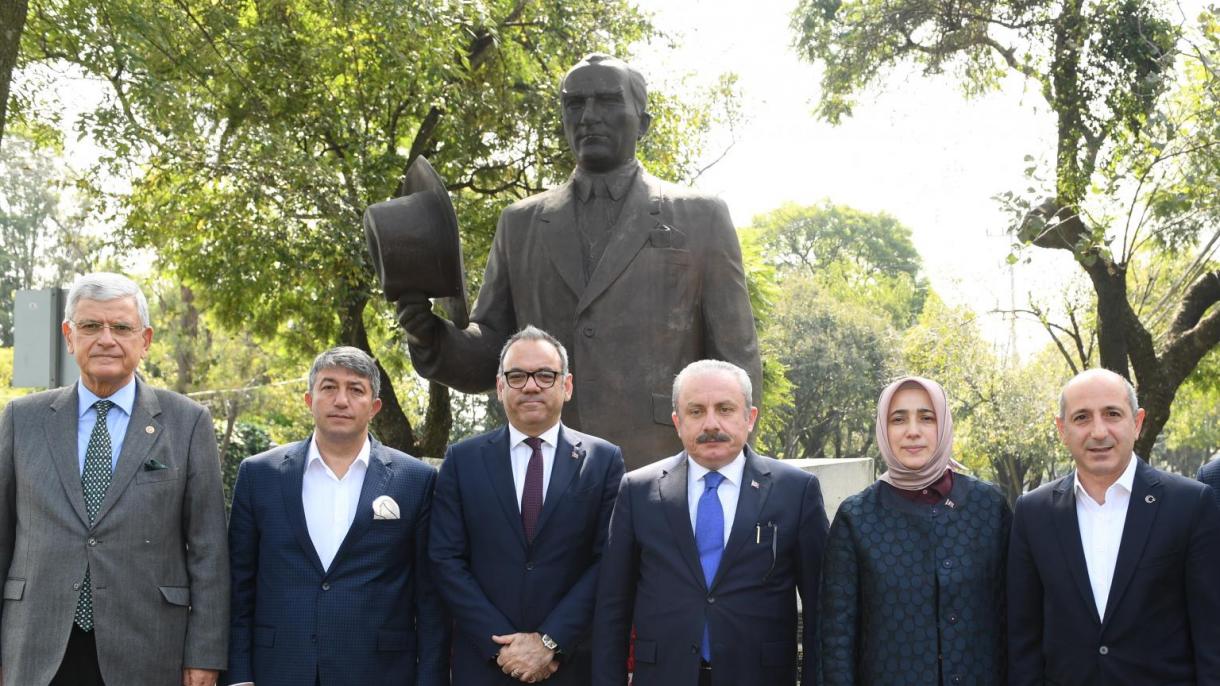 Turkiya Oliy majlis rahbari Mustafo Shento'p Meksikada Otaturk yodgorligini ziyorat qildi