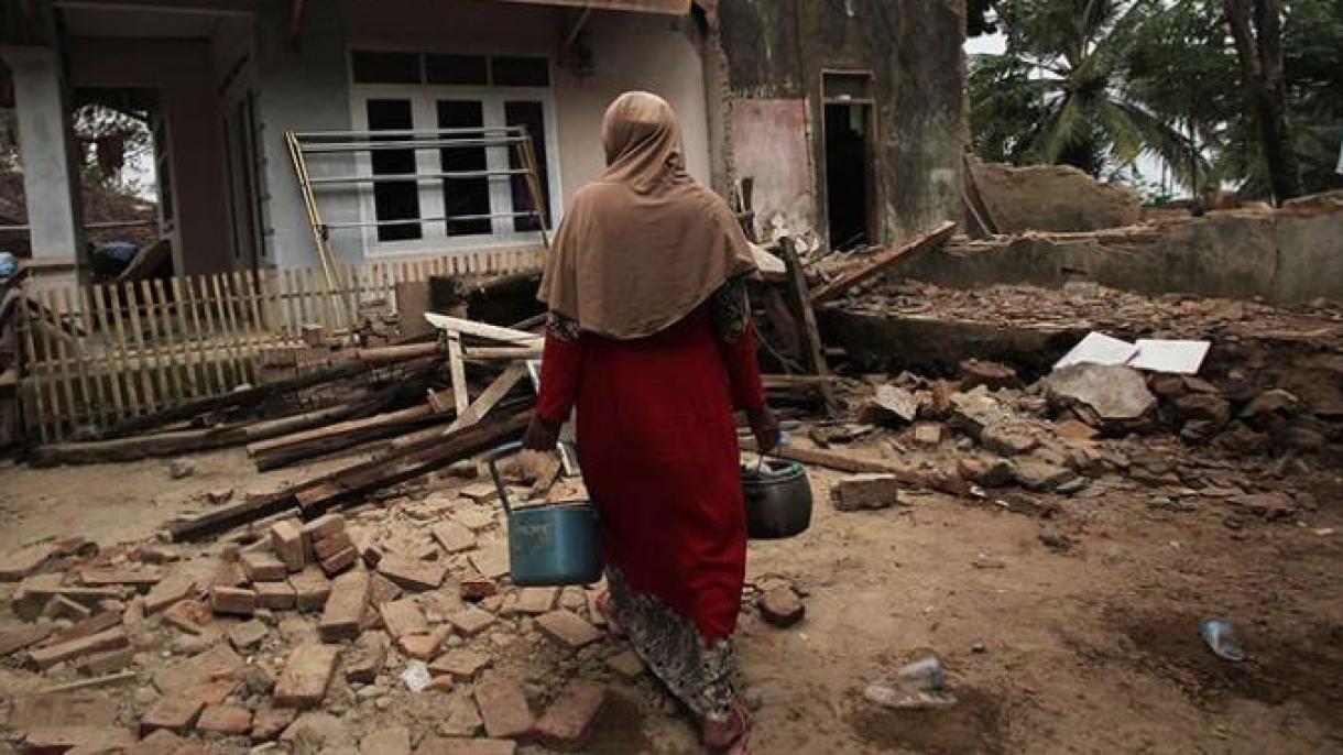 20 muertos y más de 100 heridos por sismo de 6,8 grados en Indonesia