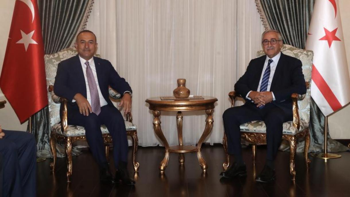 Çavuşoğlu se reúne com o presidente cipriota turco Akıncı