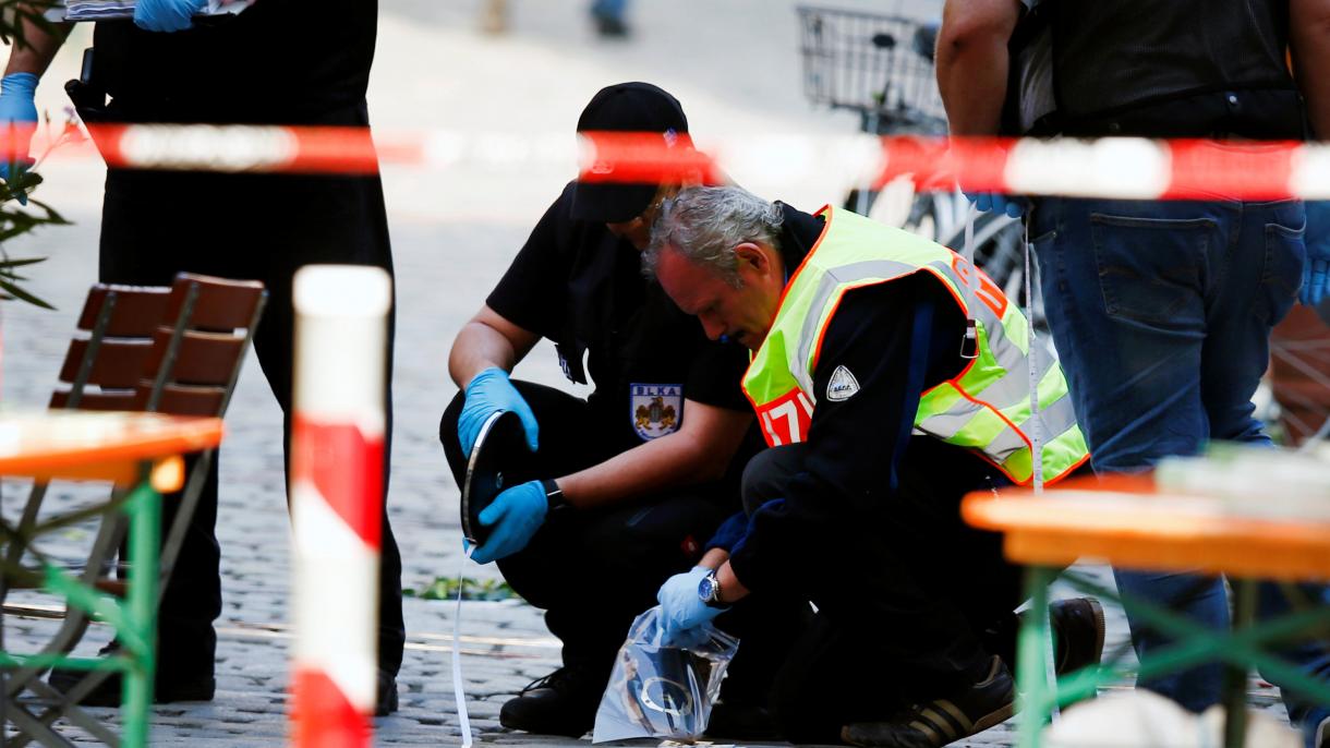 جرمنی: ڈرائیور نے پیدل چلتے لوگوں پر گاڑی چڑھا کر ایک شخص کو ہلاک اور 2 کو زخمی  کر دیا