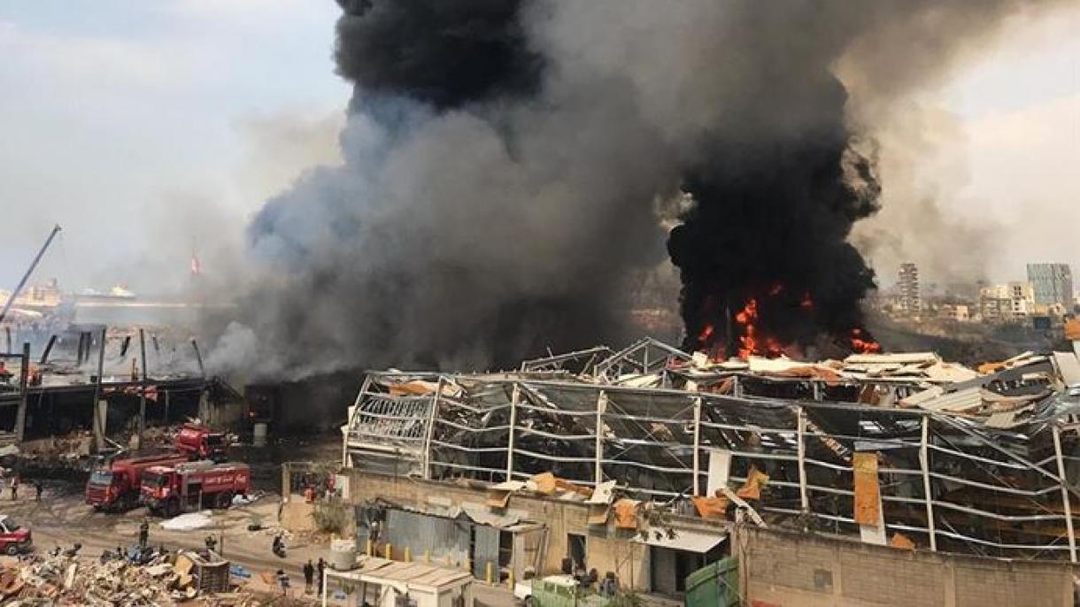 Голям пожар на пристанището в Бейрут