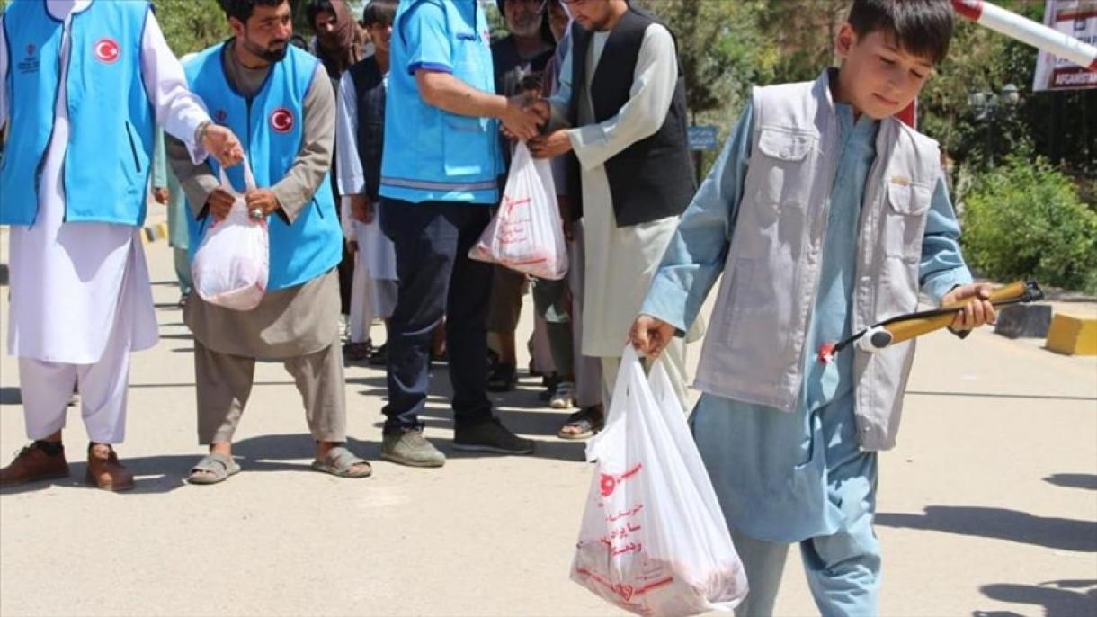 سازمان دیانت ترکیه میان 25 هزار خانواده افغانستانی گوشت قربانی توزیع کرد