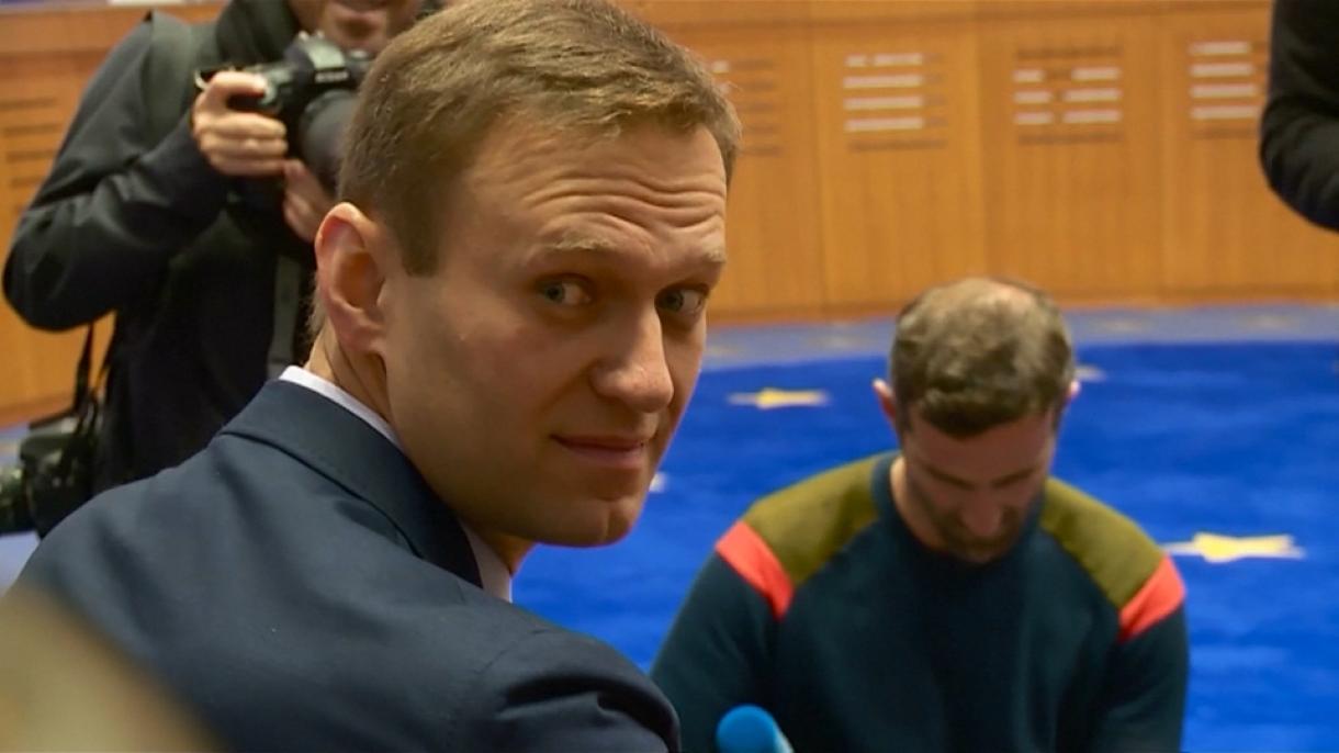Alekseý Nawalnyýnyň ejesi oglunyň jesedini almak üçin tagalla edýär