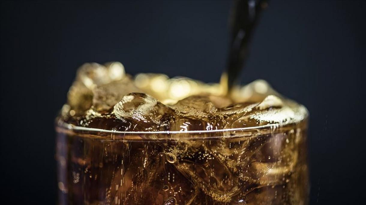شکر آمیز مشروبات پینا قبل از وقت موت کا سبب بن سکتاہے: ماہرین