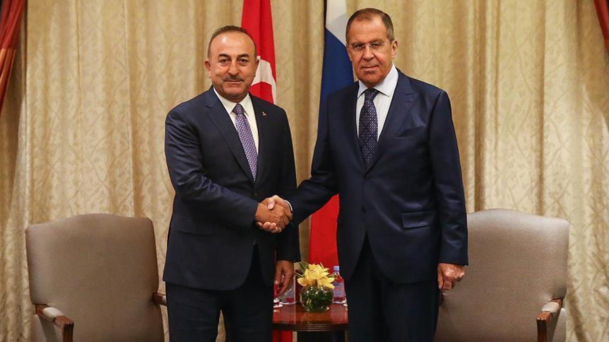Çavuşoğlu y Lavrov se reúnen en Singapur