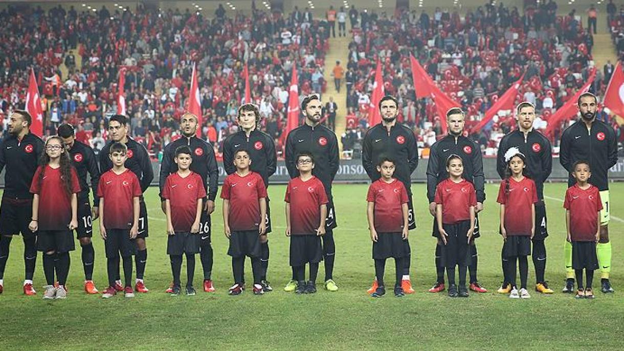Selección turca de fútbol jugará un partido de práctica con Irlanda