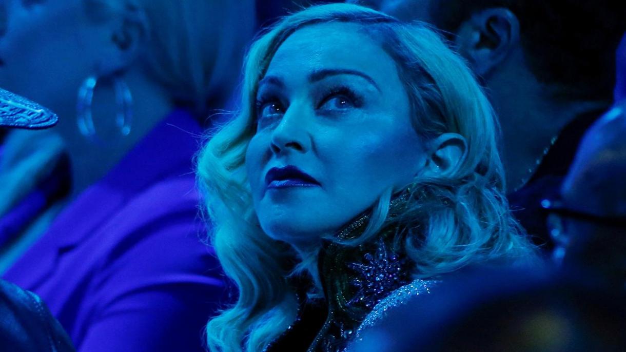 Madonna está internada no hospital devido a infeção bacteriana grave