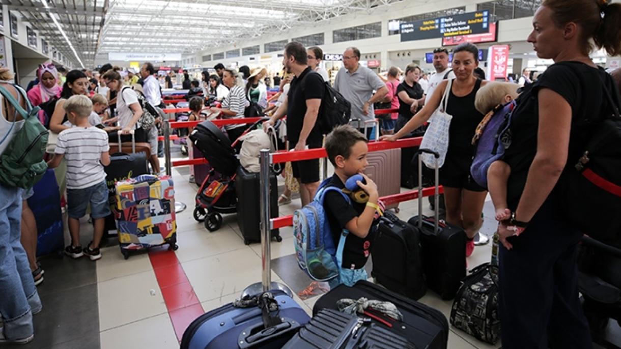 El número de turistas que llegan a Antalya supera los 15 millones en nueve meses