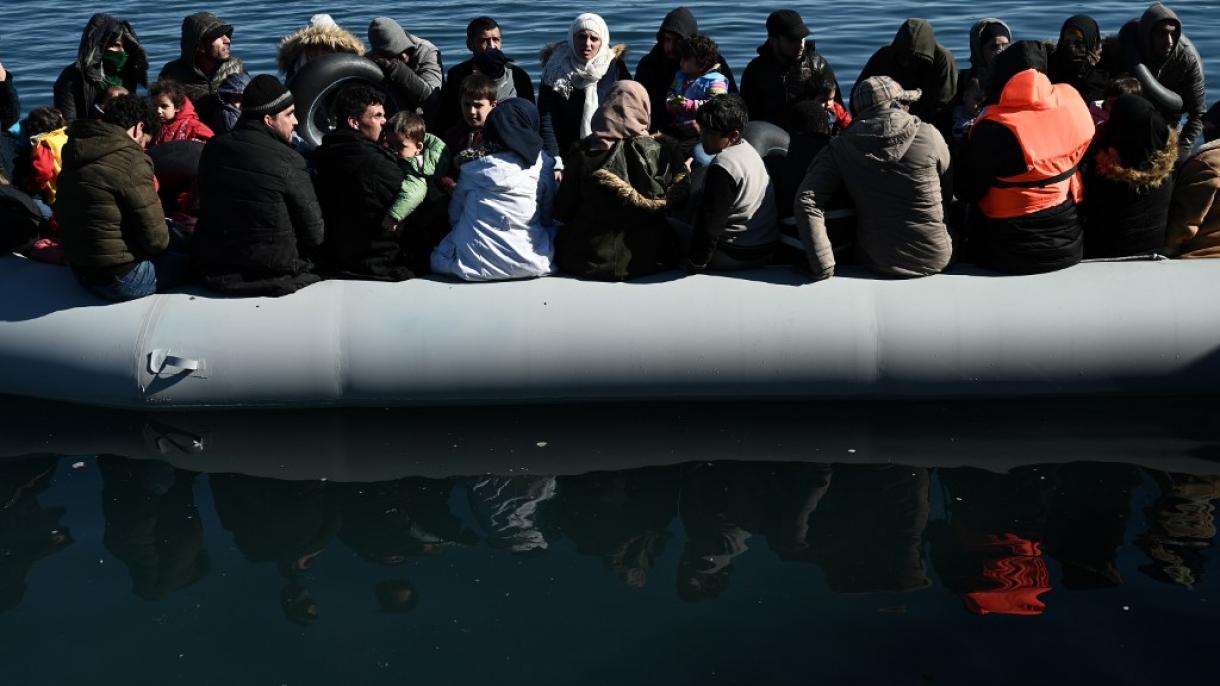 Barca dei migranti appiccata alle fiamme dalla Guardia costiera greca