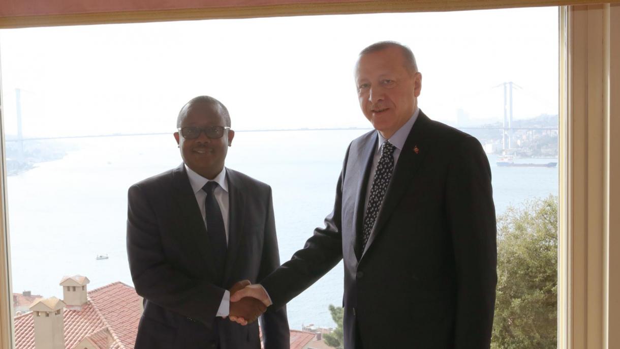 埃尔多安在伊斯坦布尔与几内亚比绍总统会晤