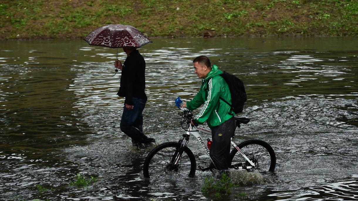 中国陕西强降雨引发洪水致5人死