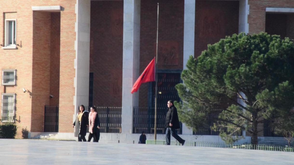 阿尔巴尼亚和北马其顿降半旗为地震遇难者哀悼