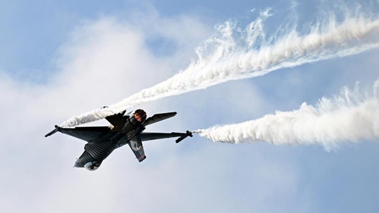 SOLOTURK executaram espetáculo de acrobacias aéreas no Teknofest em Izmir