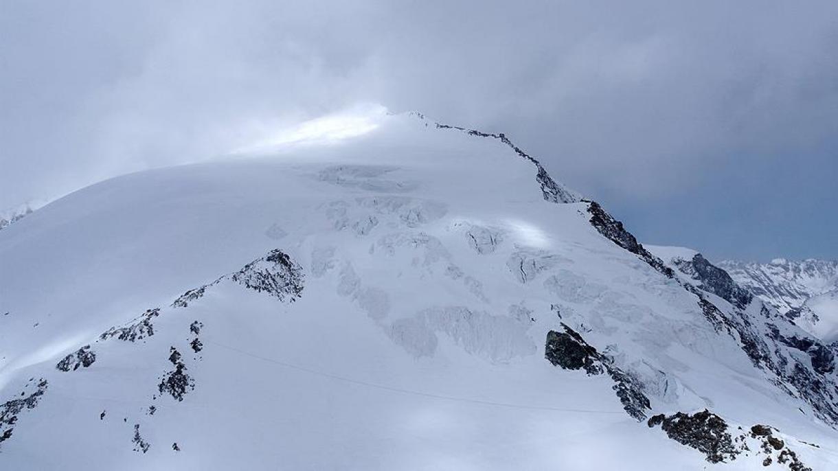 法国阿尔卑斯山发生雪崩 男孩被埋40分钟后获救