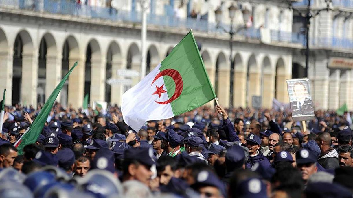 阿尔及利亚议长危机继续 议会活动被冻结