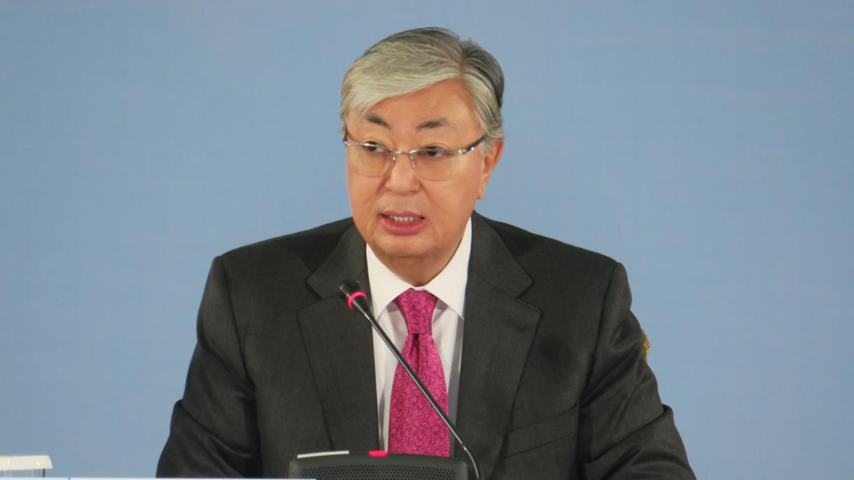 Qazaxstan täcribäle diplomatnıñ qulına tapşırıldı