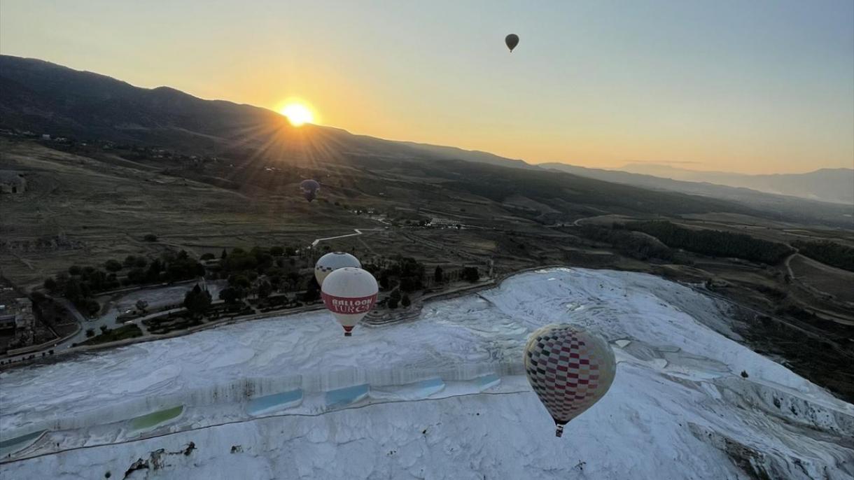 Pamukkale'de balon turizmi 1.jpg