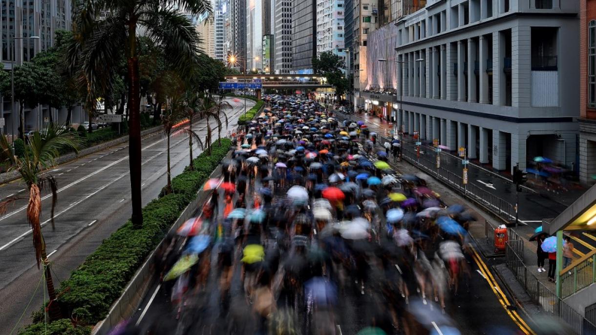Protestas desatan una recesión en la economía de Hong Kong