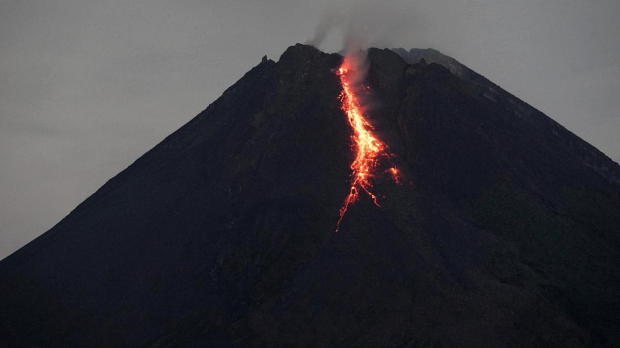 印尼默拉皮火山再次喷发