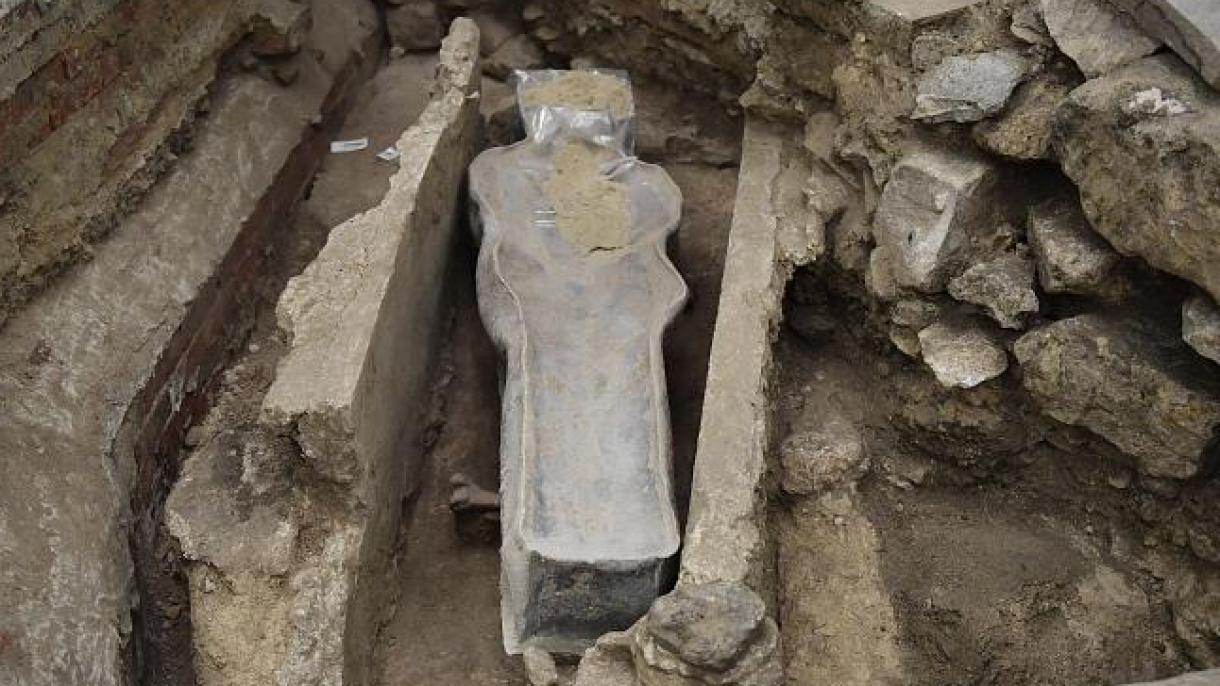 Se abrirá el sarcófago de plomo misterioso descubierto tras el incendio de la catedral de Notre Dame
