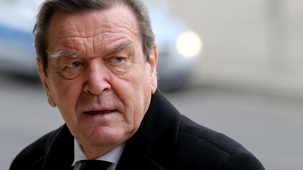 Ex-presidente alemão Schröder: "A UE deve formar melhores relações com a Turquia e a Rússia"