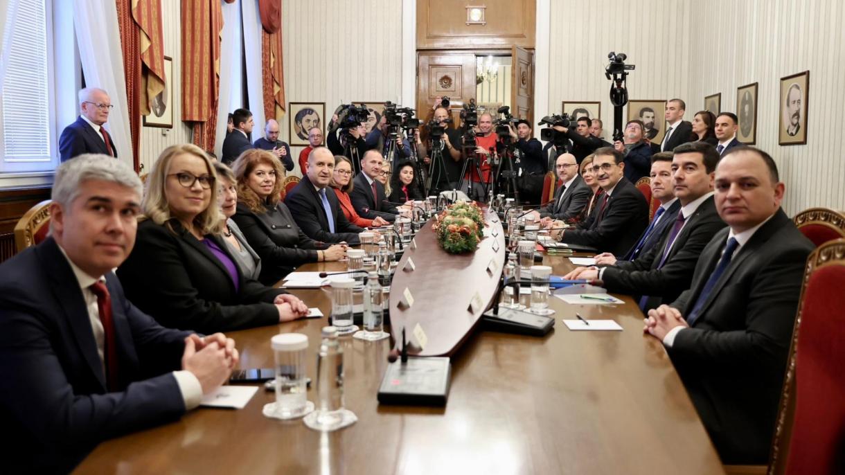 Dönmez találkozott  Bulgária elnökével, Rumen Radevvel a fővárosban