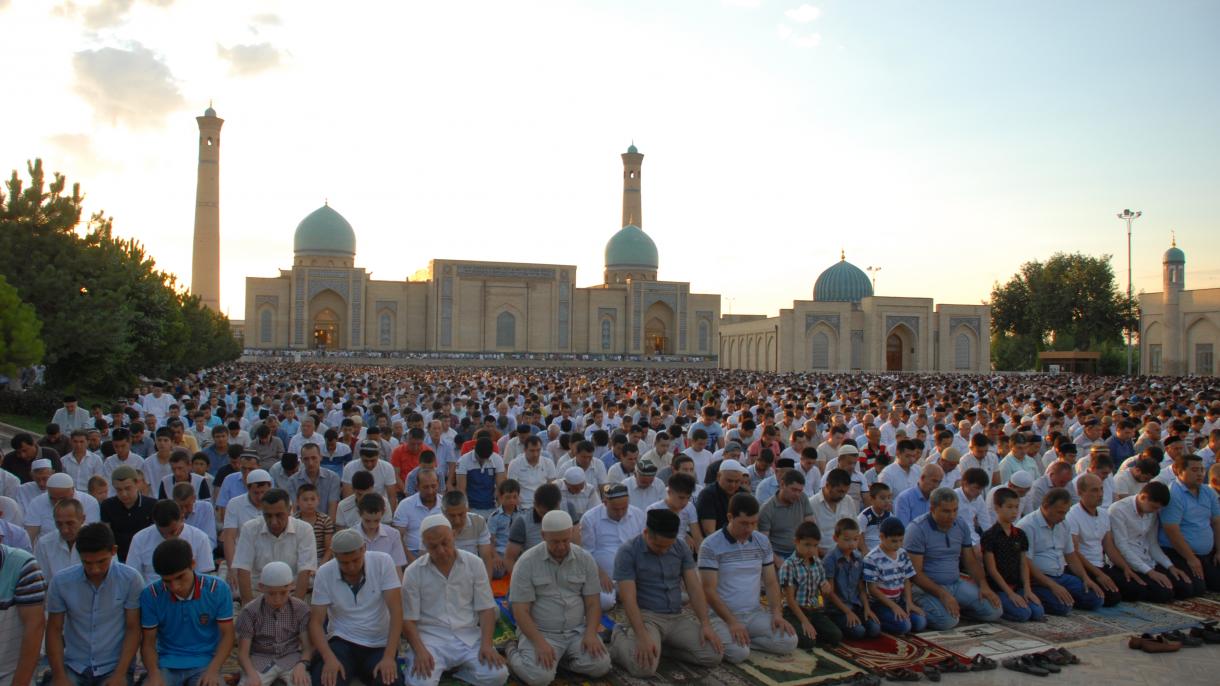 özbekistan'da ramazan bayramı kutlanıyor.jpg